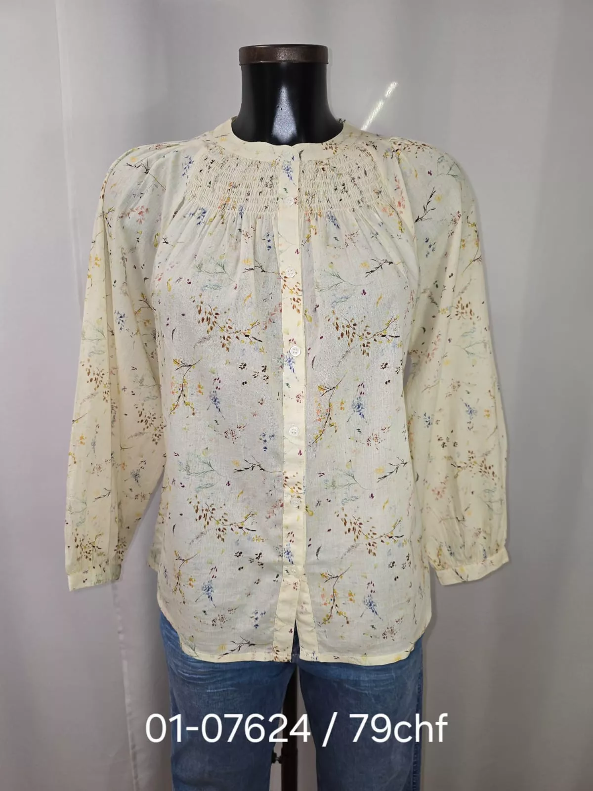 25AD152 Blouse