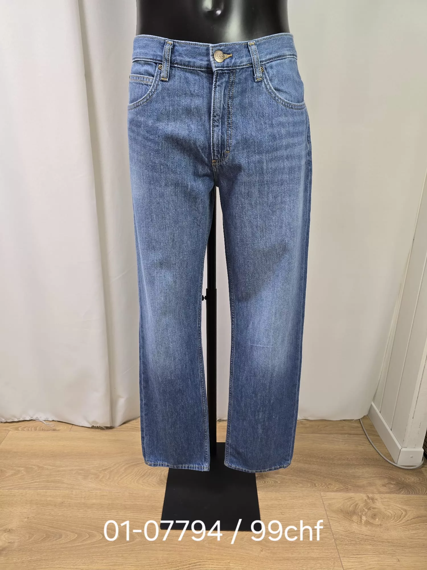112367188 Jeans West