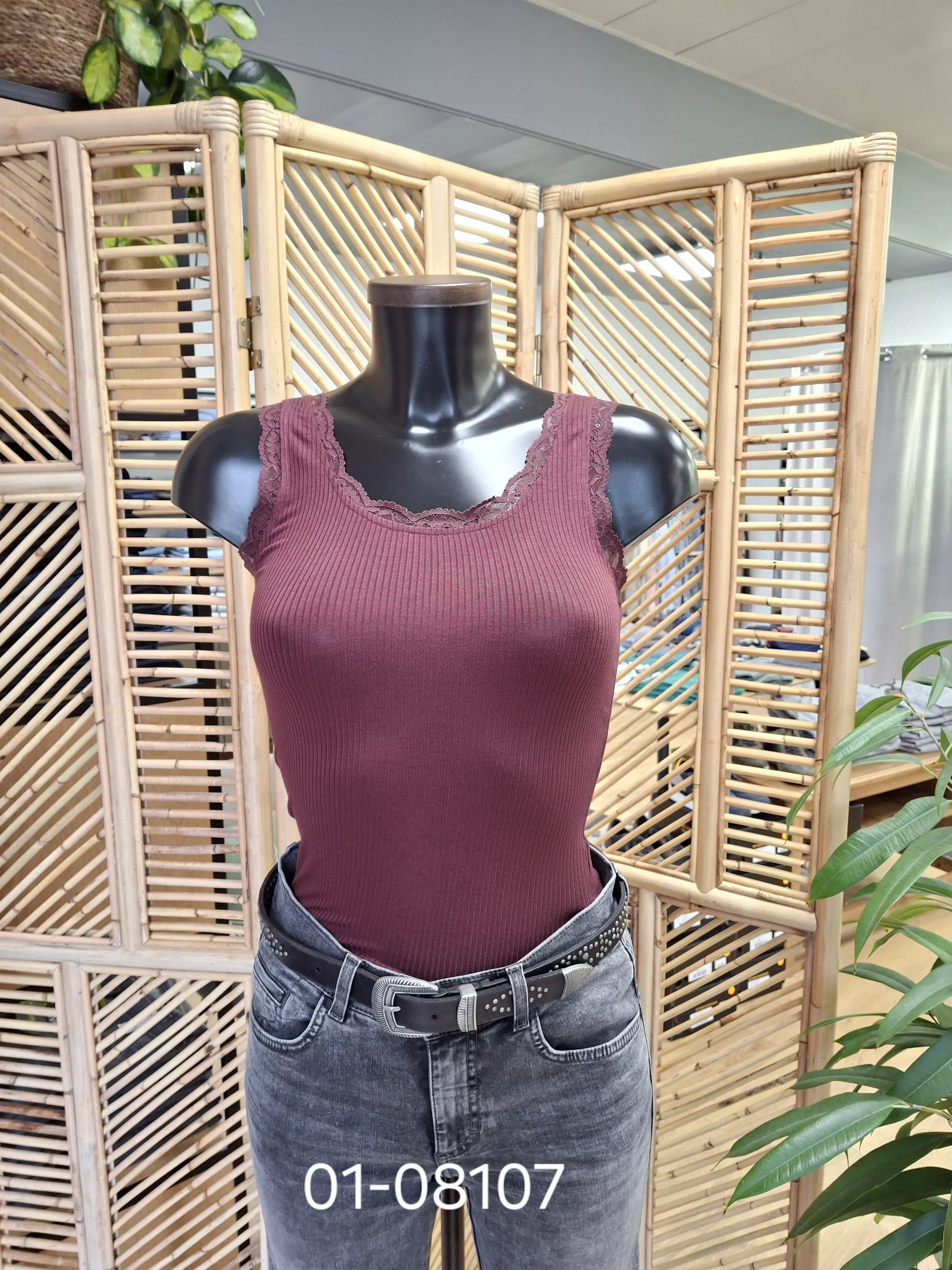 KAomi top