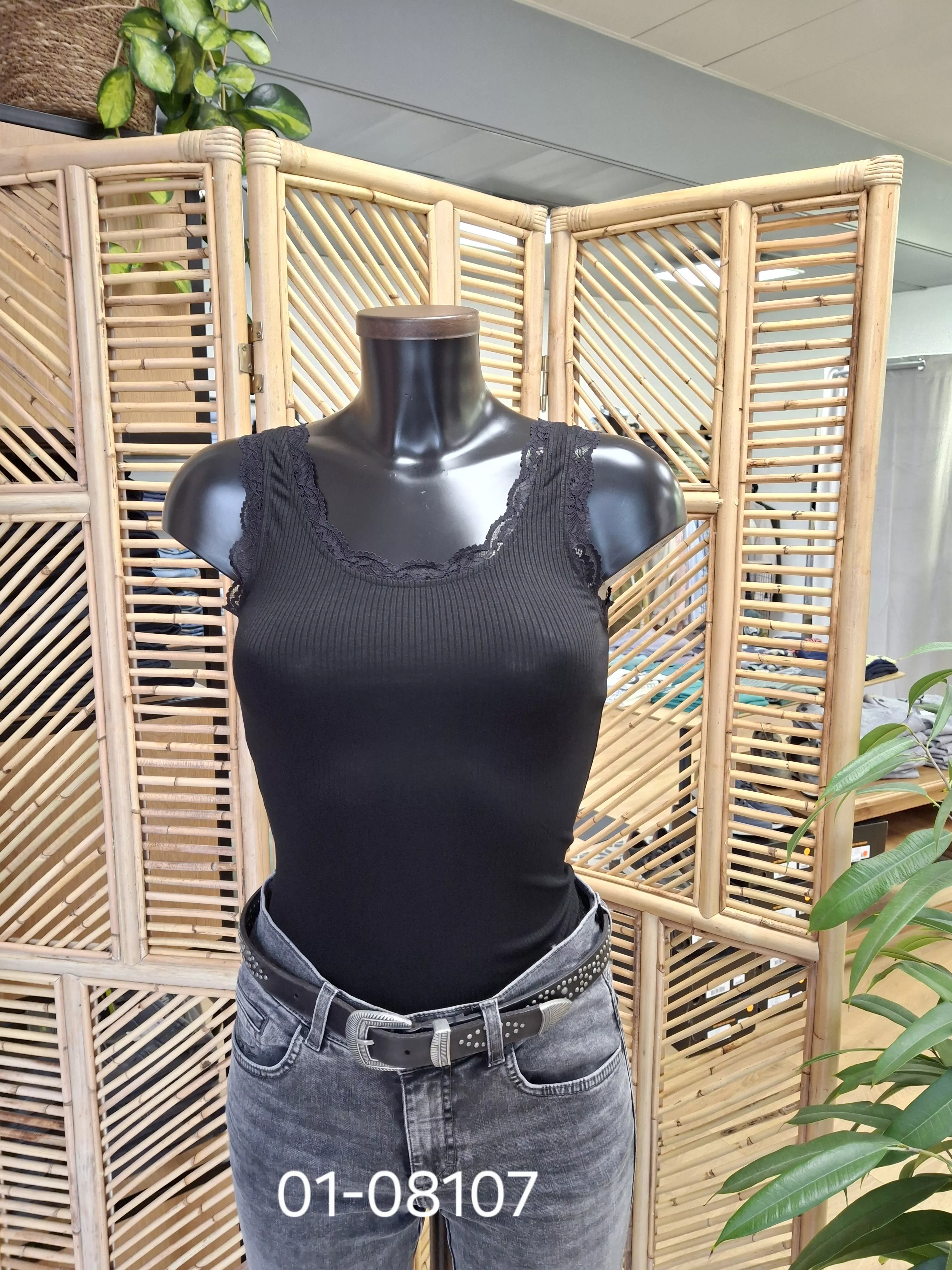 KAomi top