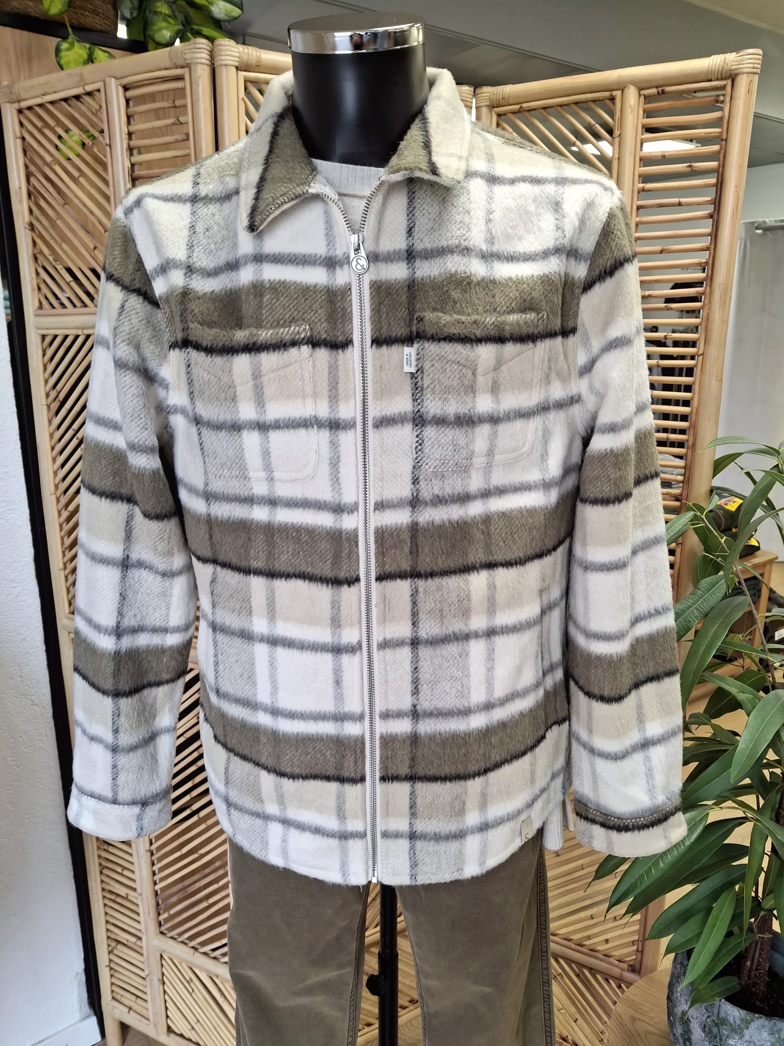 9100-676 Veste