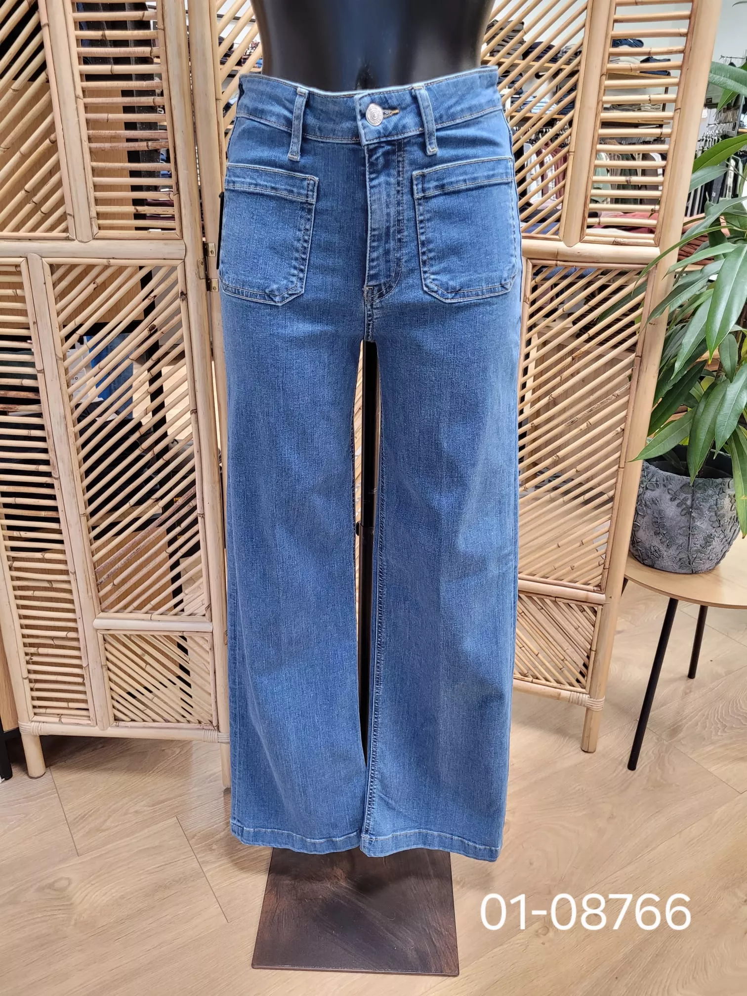 M1018312- 26 Jeans