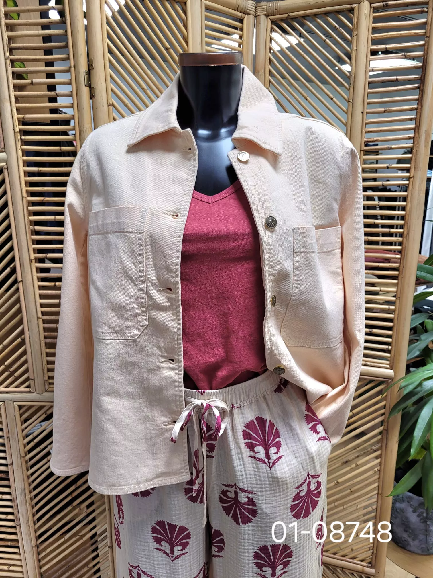 44862 Veste